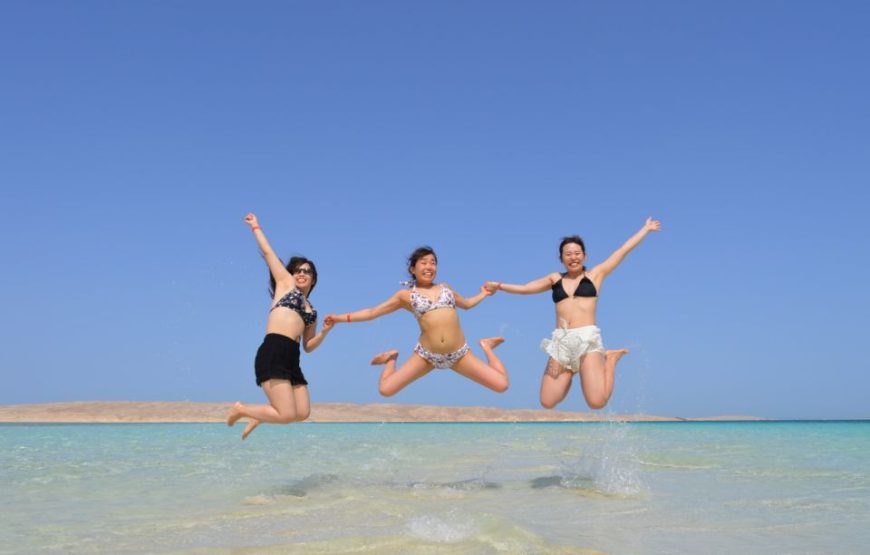 Hurghada: Private Speedboat Adventure with Snacks & Pick-up