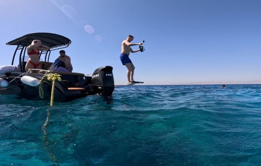 Hurghada: Private Speedboat Adventure with Snacks & Pick-up