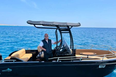 Hurghada: Private Speedboat Adventure with Snacks & Pick-up